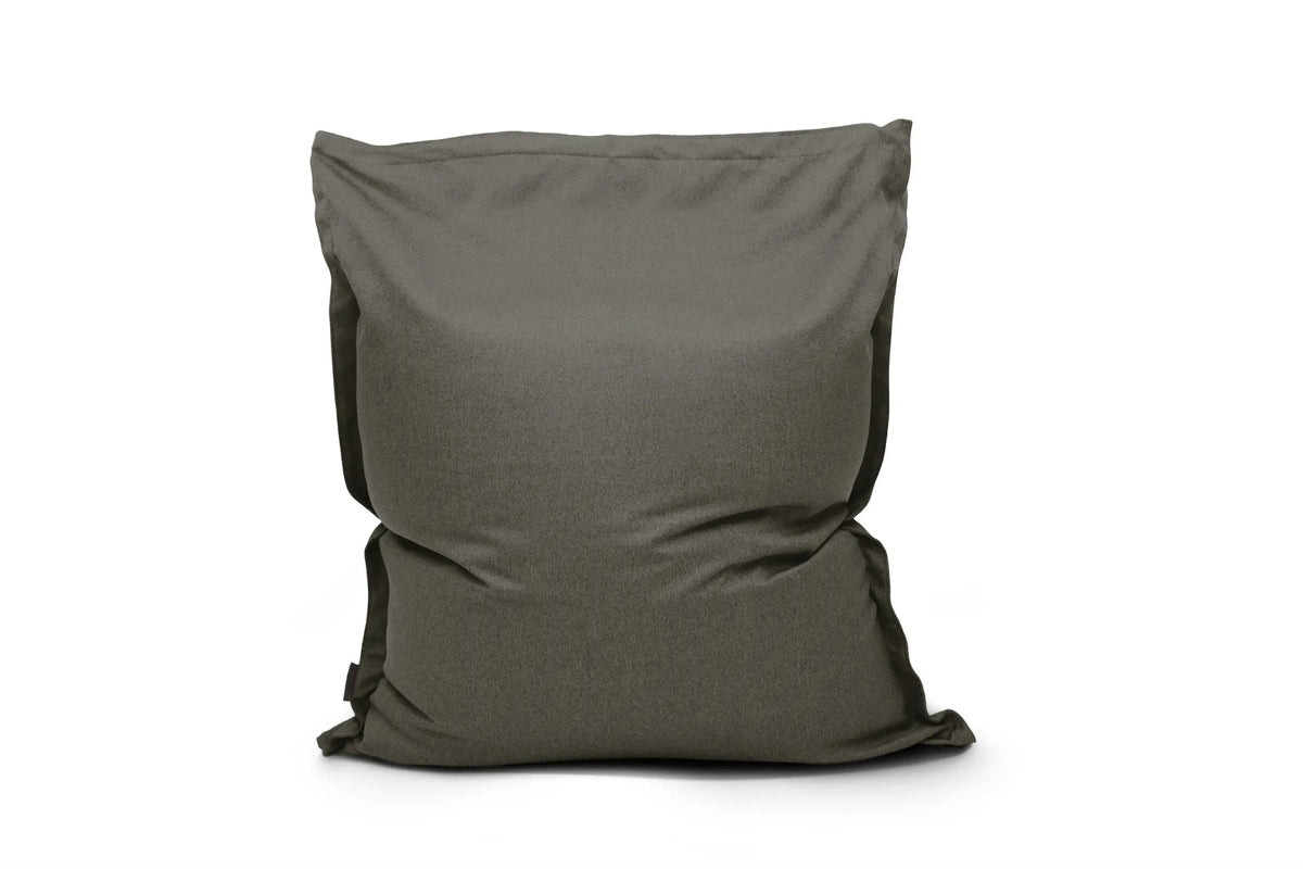 En klassisk grå saccosäck från 2me Nordic OEKO-TEX ®, perfekt för mysiga stunder.