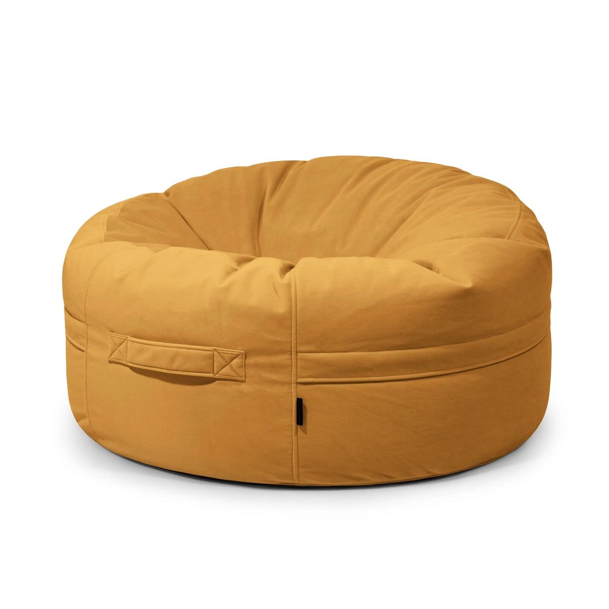 Munkformad sittsäck Barcelona Mustard i en mjuk och bekväm design med praktiska handtag.