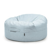 Saccosäck Riviera Aquamarine i munkform, perfekt för avkoppling och enkel att flytta.