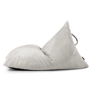 barnfåtölj sittsäck Razzy Waves i snövit färg, triangelformad och perfekt för lek och äventyr.
