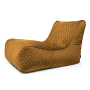 Fåtöljformad sittsäck Lounge 100 Lure Luxe i quiltad senapsgul färg med ryggstöd.