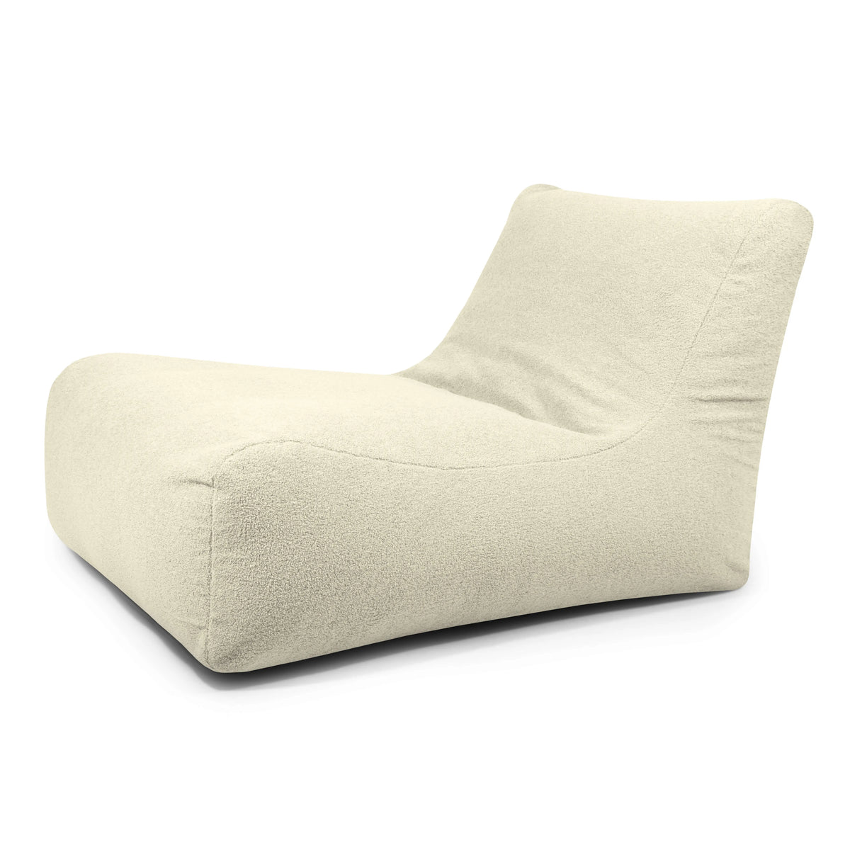 Teddy Cream fåtöljformad sittsäck i mjukt tyg, lounge-design för avkoppling.
