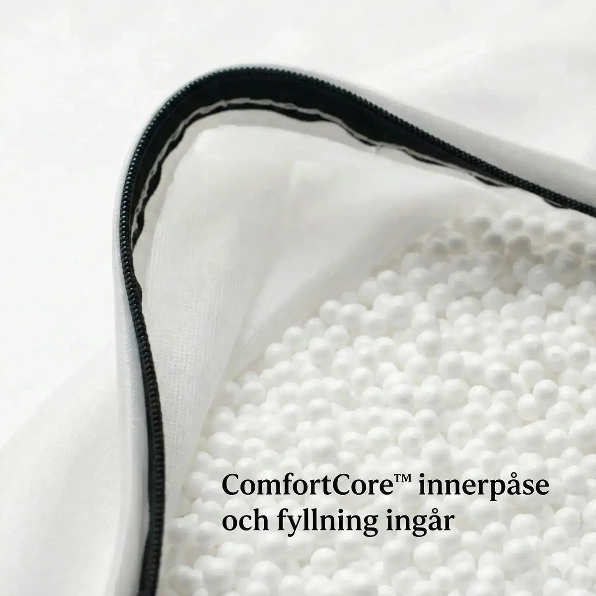 Öppen vit sittsäck Lounge 100 fåtölj med ComfortCore™ innerpåse och fluffig dunfyllning.